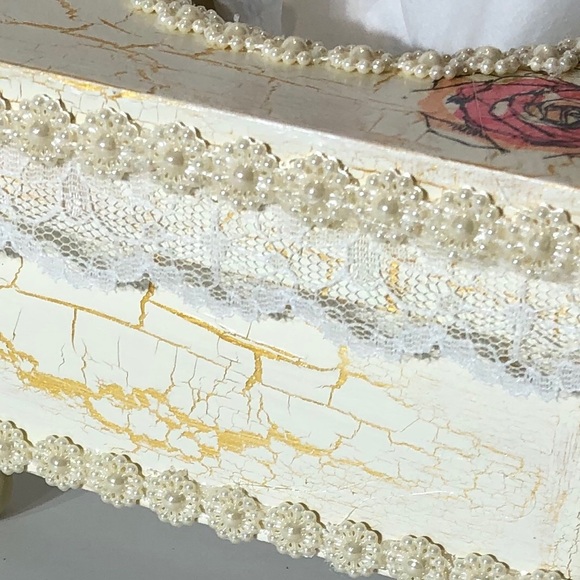 Vintage Style Ivory Tissue Box with Flowers - Picture 6 of 10